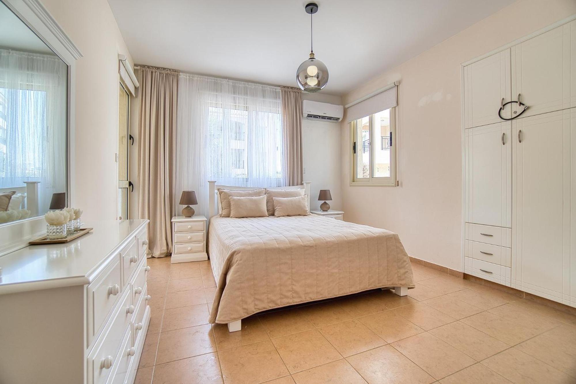 Royal Seacrest F G6 Apartment Paphos Bagian luar foto